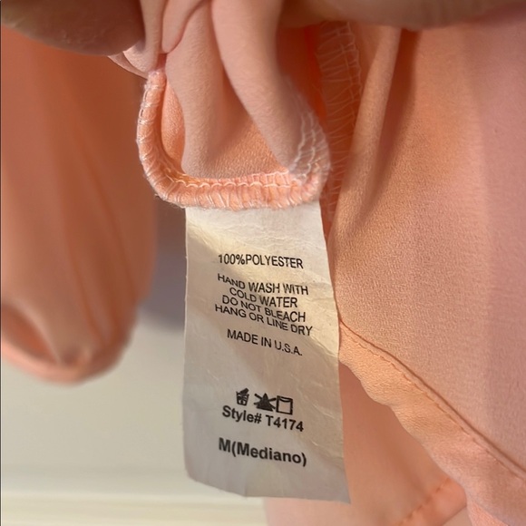 Elegant Peach Blouse with Lace Detail Excellent Condition - Picture 9 of 9